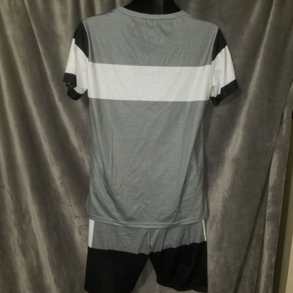 Workout Clothes - Picture 2 of 4